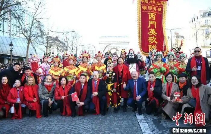 廣東汕頭英歌舞亮相法國巴黎、里昂歡慶中國春節(jié)