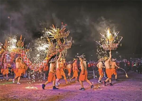 國家級非遺項(xiàng)目揭陽喬林煙花火龍賀新春