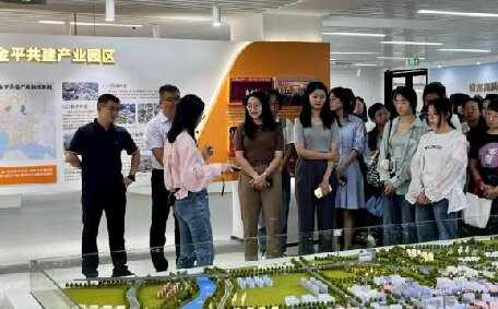 “金鳳展翅”筑夢(mèng)金平——汕頭市女大學(xué)生就業(yè)創(chuàng)業(yè)系列活動(dòng)賦能青春?jiǎn)⒑?></div></a> </li>
 
        <li> <a href=