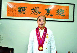 廣東烹飪協(xié)會副會長、潮菜大師肖文清—— 五十余載潛心烹飪 以德載道培育專才